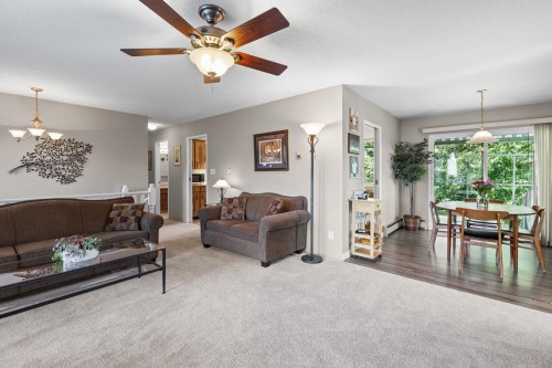 19949 51 Avenue, Langley, BC - Indoor Photo Showing Living Room