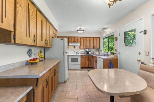 19949 51 Avenue, Langley, BC - Indoor Photo Showing Kitchen