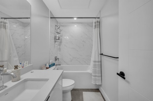 206-13458 95 Avenue, Surrey, BC 