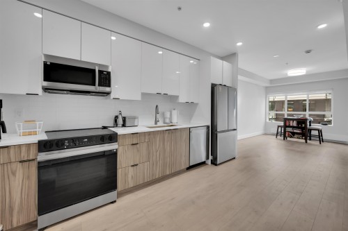 206-13458 95 Avenue, Surrey, BC 