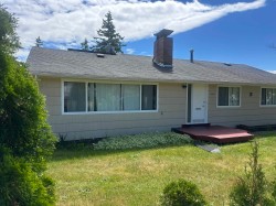 15644 Roper Avenue White Rock, BC V4B 2G6