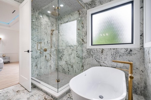 6052 172 Street, Surrey, BC - Indoor Photo Showing Bathroom