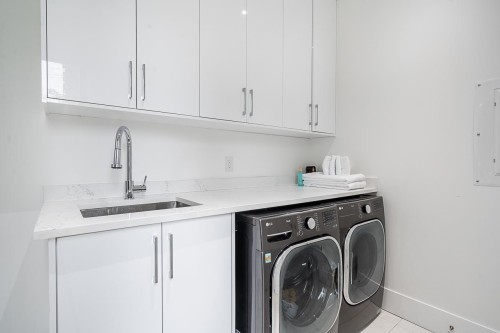 6052 172 Street, Surrey, BC - Indoor Photo Showing Laundry Room