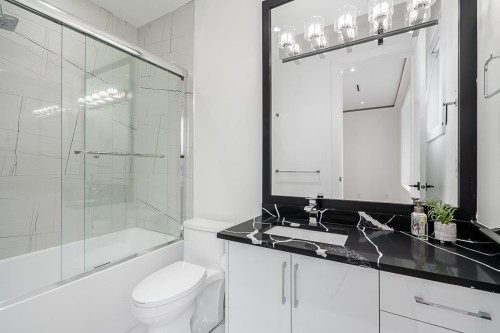 6052 172 Street, Surrey, BC - Indoor Photo Showing Bathroom