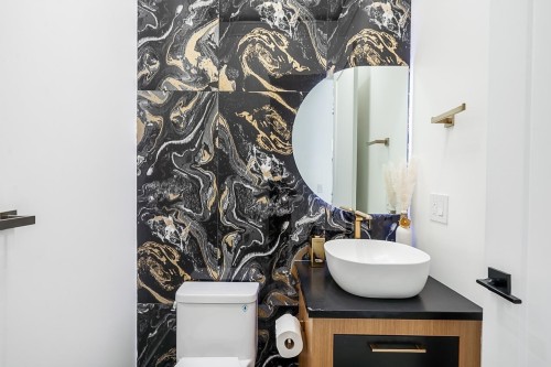 6052 172 Street, Surrey, BC - Indoor Photo Showing Bathroom