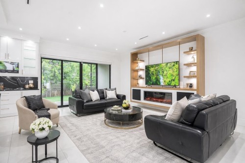 6052 172 Street, Surrey, BC - Indoor Photo Showing Living Room