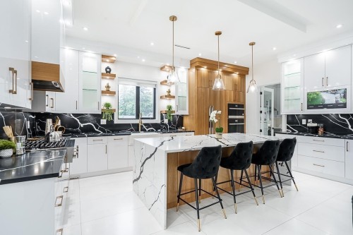 6052 172 Street, Surrey, BC - Indoor Photo Showing Kitchen With Double Sink With Upgraded Kitchen