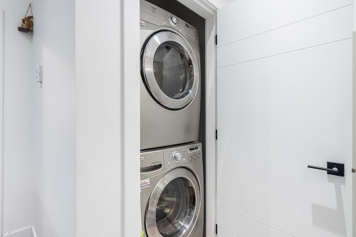 6052 172 Street, Surrey, BC - Indoor Photo Showing Laundry Room