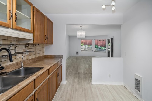 309-1350 Vidal Street, White Rock, BC 