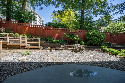 309-1350 Vidal Street, White Rock, BC 