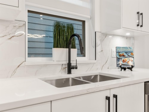 102-16697 16 Avenue, Surrey, BC - Indoor Photo Showing Kitchen With Double Sink