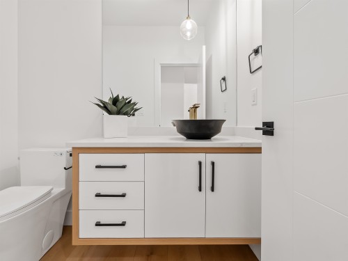 102-16697 16 Avenue, Surrey, BC - Indoor Photo Showing Bathroom