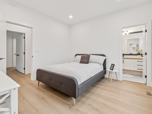 102-16697 16 Avenue, Surrey, BC - Indoor Photo Showing Bedroom