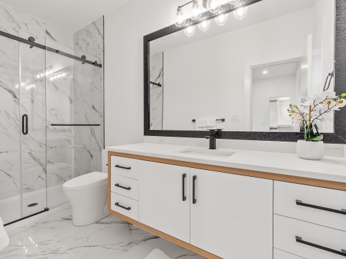 102-16697 16 Avenue, Surrey, BC - Indoor Photo Showing Bathroom