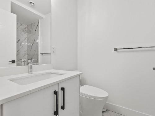 102-16697 16 Avenue, Surrey, BC - Indoor Photo Showing Bathroom