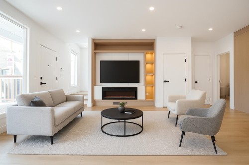 102-16697 16 Avenue, Surrey, BC - Indoor Photo Showing Living Room