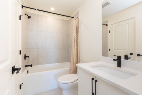 210-19935 75A Avenue, Langley, BC 