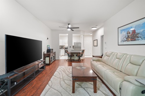 105-20239 Michaud Crescent, Langley, BC - Indoor Photo Showing Living Room