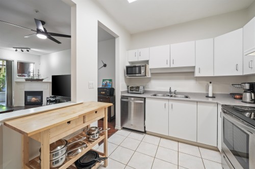 105-20239 Michaud Crescent, Langley, BC - Indoor Photo Showing Kitchen With Double Sink
