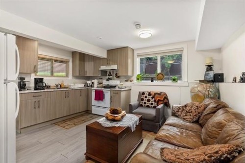 15077 86B Avenue, Surrey, BC 