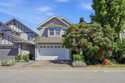 21163 82a Avenue Langley, BC V2Y 0B5