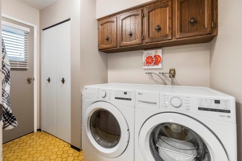 13474 15 Avenue, Surrey, BC - Indoor Photo Showing Laundry Room