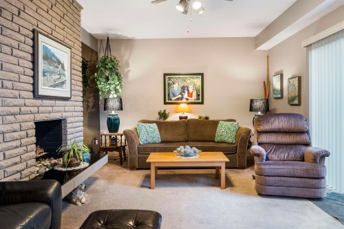 13474 15 Avenue, Surrey, BC - Indoor Photo Showing Living Room With Fireplace