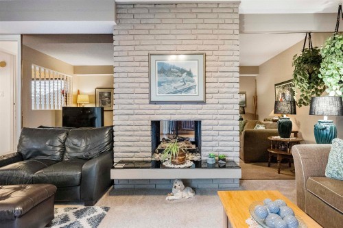13474 15 Avenue, Surrey, BC - Indoor Photo Showing Living Room With Fireplace
