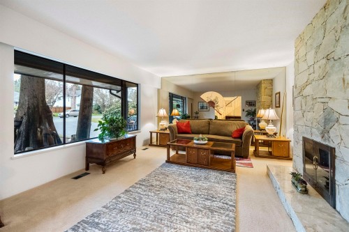 13474 15 Avenue, Surrey, BC - Indoor Photo Showing Living Room With Fireplace