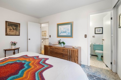 13474 15 Avenue, Surrey, BC - Indoor Photo Showing Bedroom