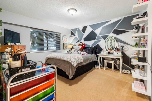 13474 15 Avenue, Surrey, BC - Indoor Photo Showing Bedroom