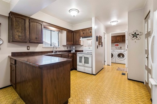 13474 15 Avenue, Surrey, BC - Indoor Photo Showing Laundry Room