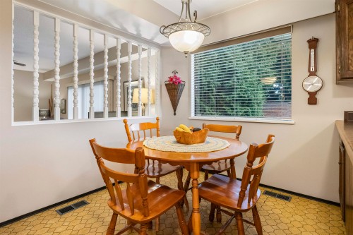 13474 15 Avenue, Surrey, BC - Indoor Photo Showing Dining Room