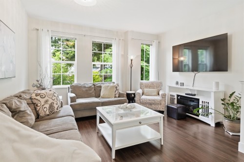 20-3399 151 Street, Surrey, BC - Indoor Photo Showing Living Room