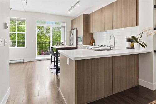20-3399 151 Street, Surrey, BC - Indoor Photo Showing Kitchen With Upgraded Kitchen