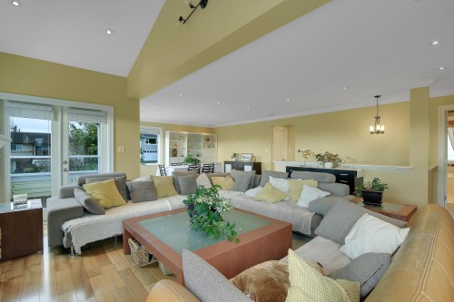 1050 Parker Street, White Rock, BC 