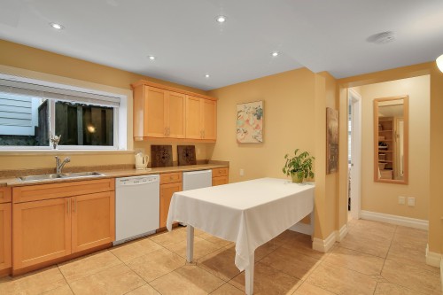 1050 Parker Street, White Rock, BC 