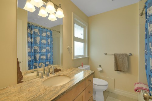 1050 Parker Street, White Rock, BC 