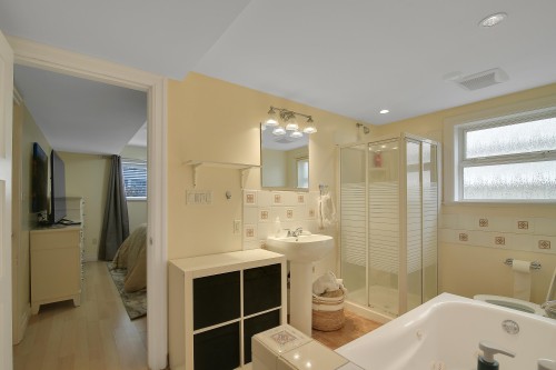 1050 Parker Street, White Rock, BC 