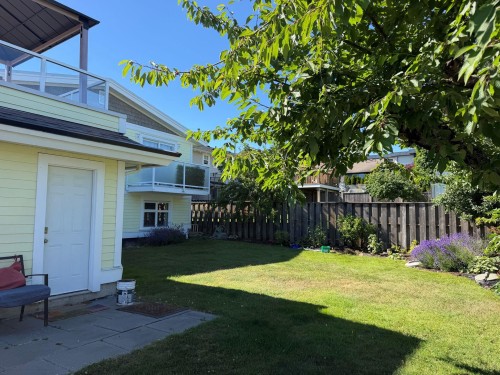 1050 Parker Street, White Rock, BC 