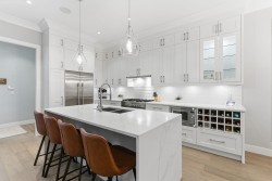 15786 23b Avenue Surrey, BC V4A 9Y4