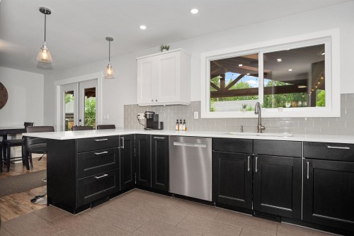 24645 50 Avenue, Langley, BC - Indoor Photo Showing Kitchen With Upgraded Kitchen