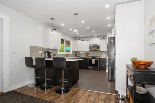 24645 50 Avenue, Langley, BC - Indoor Photo Showing Kitchen With Upgraded Kitchen