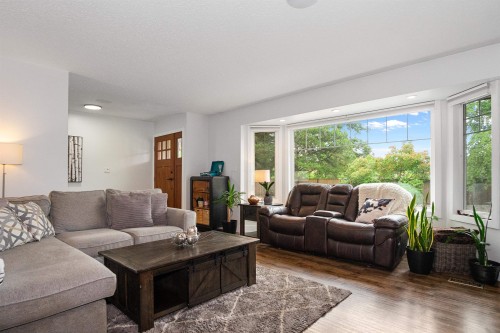 24645 50 Avenue, Langley, BC - Indoor Photo Showing Living Room