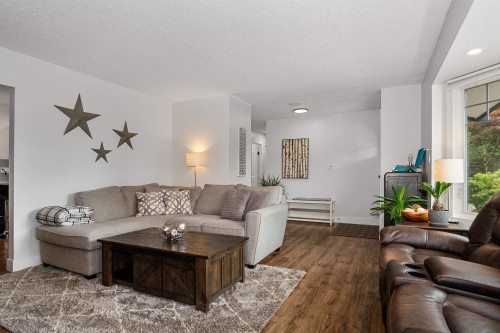 24645 50 Avenue, Langley, BC - Indoor Photo Showing Living Room