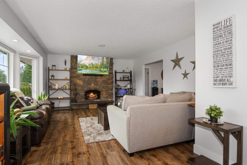24645 50 Avenue, Langley, BC - Indoor Photo Showing Living Room With Fireplace
