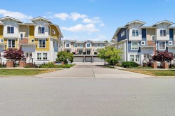 45-16561 17a Avenue Surrey, BC V3Z 1J3