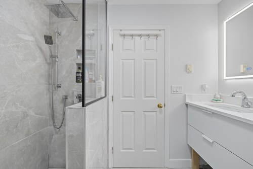 118-15121 19 Avenue, Surrey, BC 