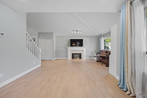 118-15121 19 Avenue, Surrey, BC 