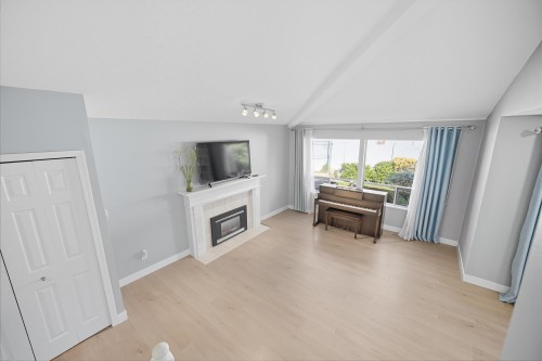 118-15121 19 Avenue, Surrey, BC 